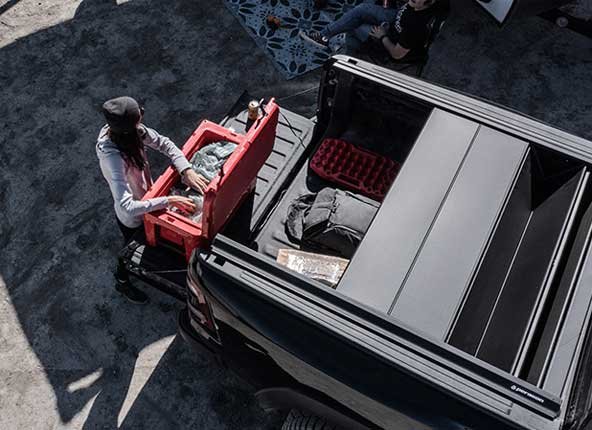 Peragon aluminum retractable tonneau cover Silverado truck bed installed